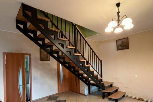 Лестница в доме, на второй этаж